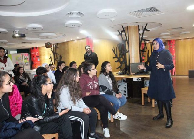 Sensibilisation à l’environnement : Des élèves accueillis dans l’espace éducatif du Secrétariat d’État chargé du développement durable Sensibilisation à l’environnement : Des élèves accueillis dans l'espace éducatif du Secrétariat d'État chargé du développement durable