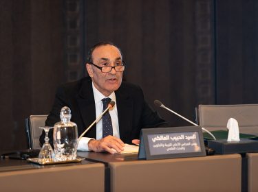 السيدات والسادة أعضاء المجلس الأعلى للتربية والتكوين والبحث العلمي، اسمحوا لي بداية أن أعبر باسمكم جميعا، عن بالغ سعادتنا واعتزازنا وفخرنا بالإنجاز الكروي التاريخي لفريقنا الوطني، بتأهله عن جدارة واستحقاق لنصف نهاية كأس العالم 2022 والتي تجري بقطر الشقيقة، مقدما بذلك صورة مشرقة ومشرفة للمغرب والمغاربة قاطبة في مجموع تراب الوطن وخارجه.