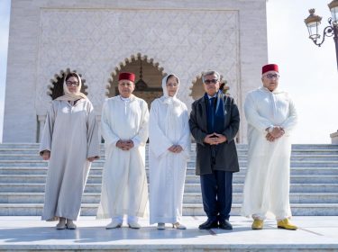 زيارة وفد من المجلس الأعلى للتربية والتكوين والبحث العلمي لضريح جلالة المغفور له الملك محمد الخامس